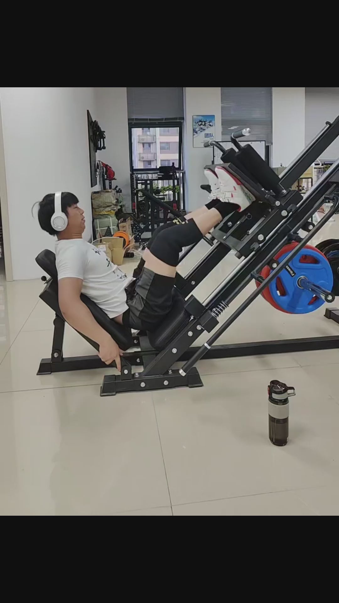 Leg Press and hack squat/máy tập chân và mông